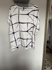 Naya short sleeved blouse