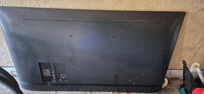 75" Samsung TV screen faulty