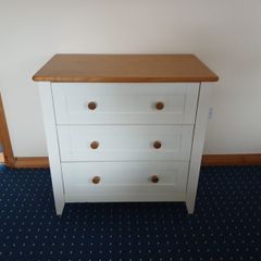 Chest of drawers with solid oak top