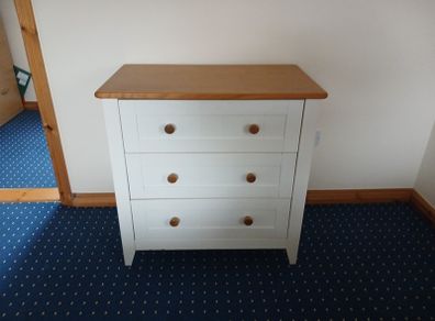 Chest of drawers with solid oak top