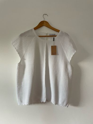 Gallery ladies white top size 20 - new