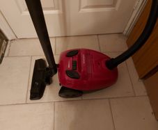 SONA Vacuum Cleaner, great suction and in excellent condition