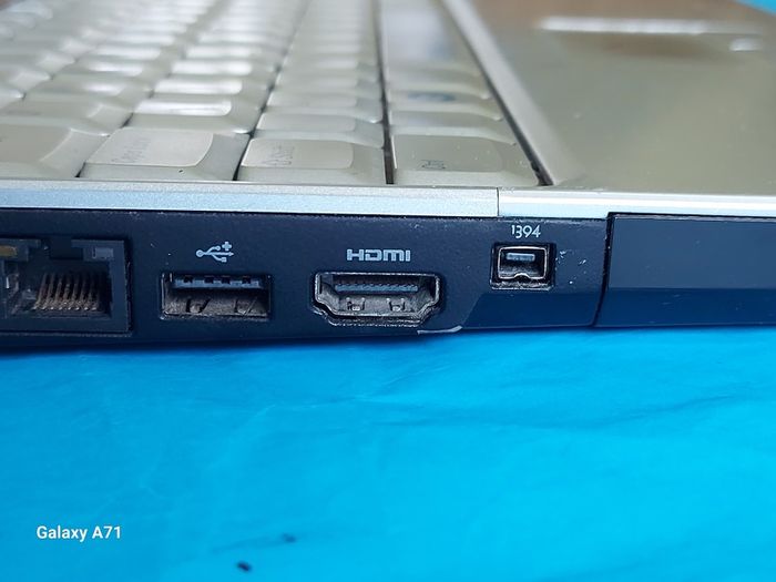 DELL XPS M1330, Windows 7, Intel Core 2 Duo CPU T8100, 2.1GHz, 4GB Ram, 300GB HDD, Chrome, VLC etc, A true Blast from the Past