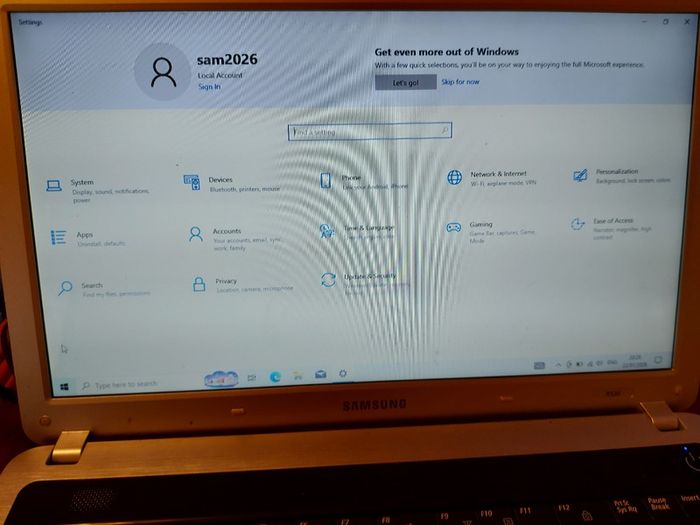 Samsung 15.6 laptop, Model NP-R530, Red, Windows 10, Pentium Dual Core CPU T4400, 2.2GHZ, 2GB Ram, 300GB HDD, Microsoft Edge, Chrome, etc