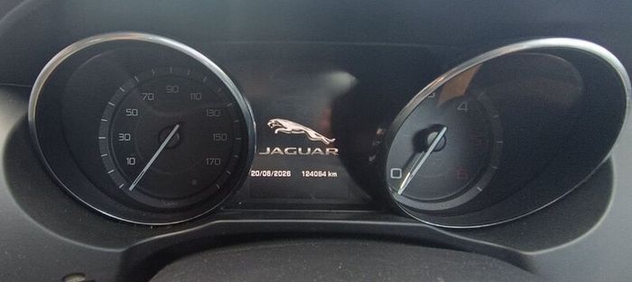 Jaguar XE 2.0D Portfolio Automatic