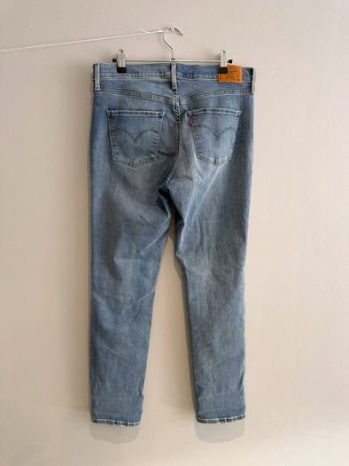 Pre Owned Levis 312 Shaping Slim Jeans