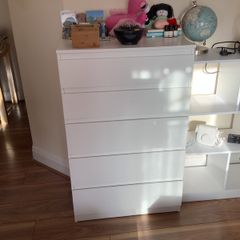 Chest of drawers