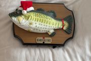 Big Mouth Billy Bass Christmas Edition Singing Fish with Santa Hat Retro Novelty