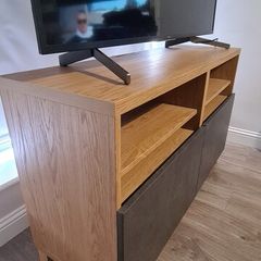 Multi function Table  excelent condition. Perfect for TV, console, speakers, decoders etc...