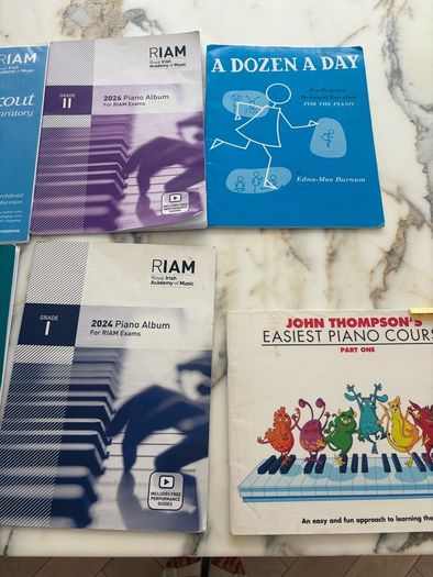 Piano books RIAM