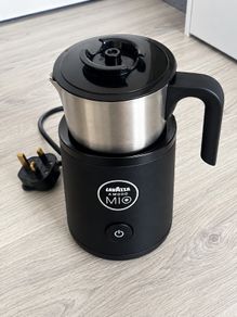 Lavazza A Modo Mio MilkEasy electric milk frother