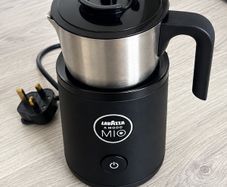 Lavazza A Modo Mio MilkEasy electric milk frother