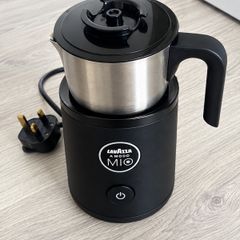 Lavazza A Modo Mio MilkEasy electric milk frother