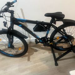 Mountain Bike, trainer stand and lock - almost like new!
