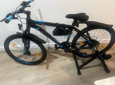 Mountain Bike, trainer stand and lock - almost like new!