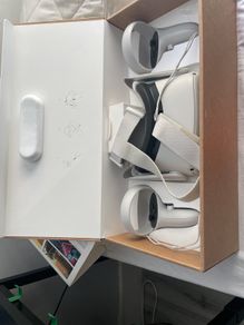 oculus meta quest 2 with case