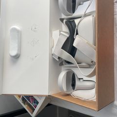 oculus meta quest 2 with case