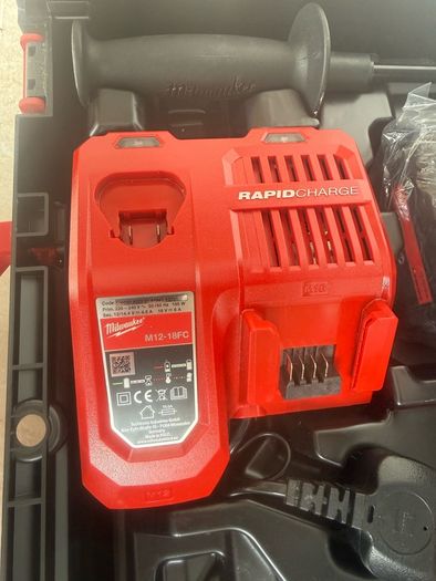 Milwaukee 5Ah battery and charger