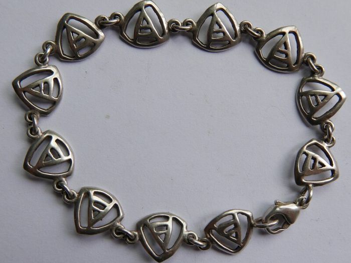 Vintage 925 Sterling Silver AA Link bracelet with Triangular Design