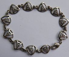 Vintage 925 Sterling Silver AA Link bracelet with Triangular Design