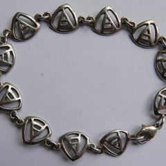 Vintage 925 Sterling Silver AA Link bracelet with Triangular Design