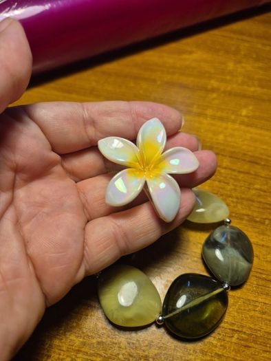 Modern Green Bracelet with a White Flowery Clip