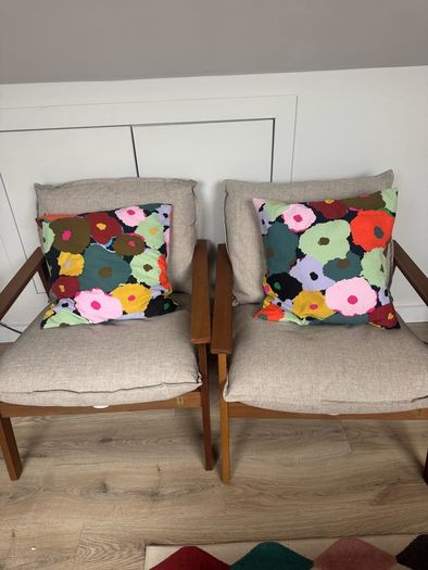 1 x 2 seater, 2 x single seaters & coffee table lounge set