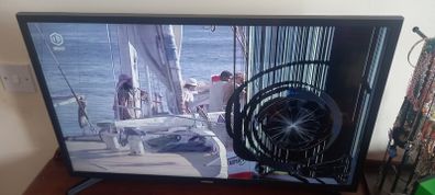 broken 32" samsung tv