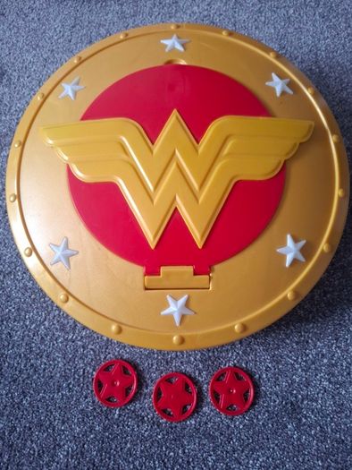 Marvel bundle, Captain America, Hulk, Wonder woman shield and Infinity Gauntlet.