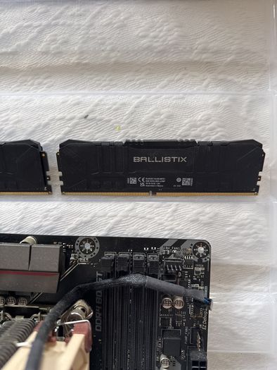 Intel i7-9700K + MSI Z370M Mortar + 16GB Ballistix 3600MHz + Noctua Cooler + SSD Bundle
