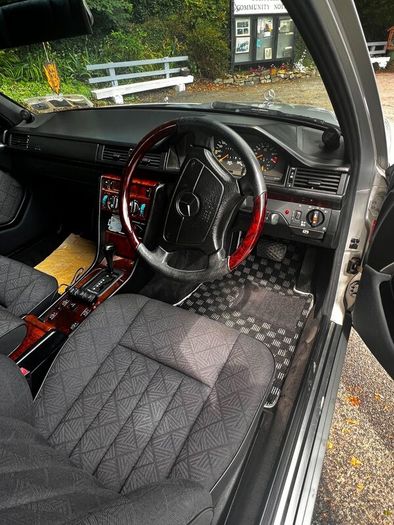 Mercedes-Benz E-Class 1993