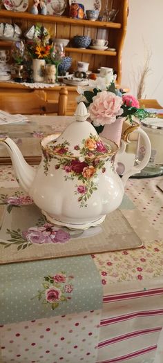 Royal Albert teapot Old Country Roses 1962
