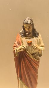 Vintage Statue Of The Sacred Heart. 23cm (9inches) X 7 Cm Wide (3 Inches). In Good Condition. See Photos For Same.