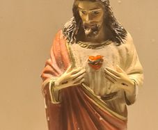 Vintage Statue Of The Sacred Heart. 23cm (9inches) X 7 Cm Wide (3 Inches). In Good Condition. See Photos For Same.