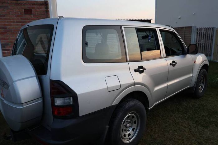 2000 Mitsubishi Pajero 3.5 V6 petrol