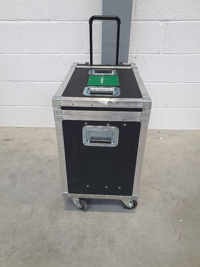 Flight case on wheels  with  Retractable handle
