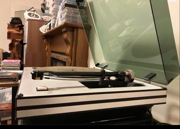 STD 305M  |  Suspended Sub-Chassis Belt-Drive Turntable