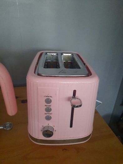pink electric kettle and toaster
