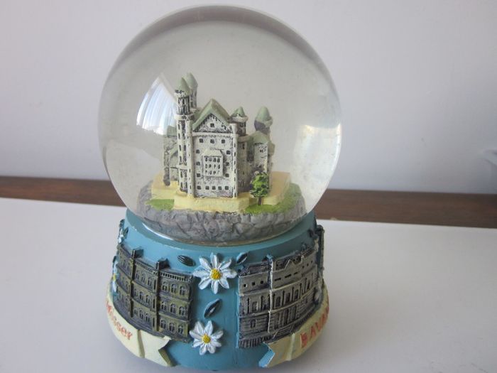 Vintage Musicial Snow Globe Bavarian Castles with Music  Edelweiss