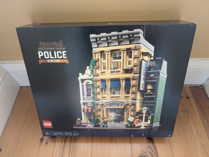 Lego Police Station Modular 10278 - BNIB