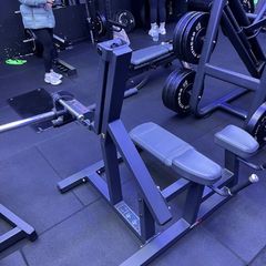 glute kick back machine