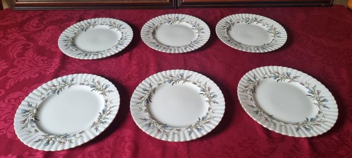 6 Piece Royal Albert Brigadoon Pattern 10.5 Inch Diameter Bone China Gold Gilt First Quality And Original Dinner Plates Made In England