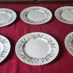 6 Piece Royal Albert Brigadoon Pattern 10.5 Inch Diameter Bone China Gold Gilt First Quality And Original Dinner Plates Made In England
