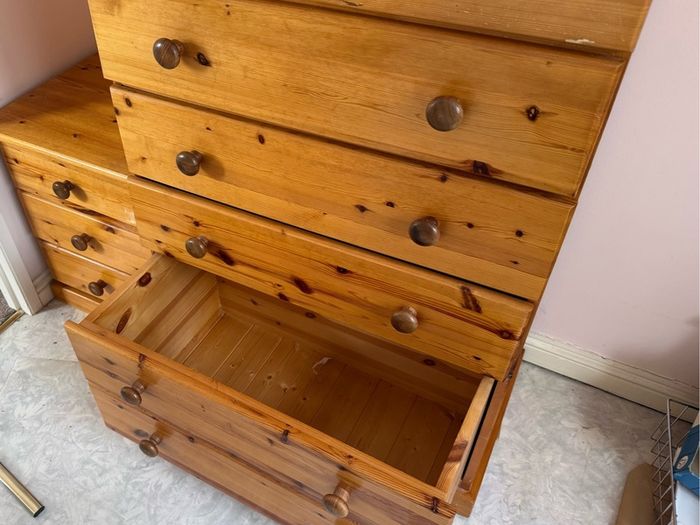 chest of drawers and two bedside lockers
