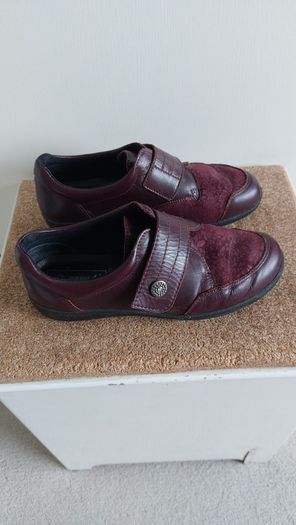 2 pairs of ladies 'easy b' shoes size 40