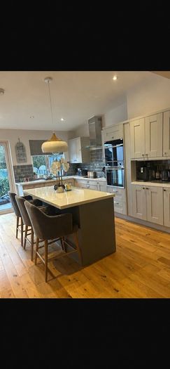 5 piece alderly light grey kitchen doors with chrome handles & dark grey island