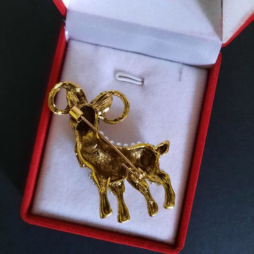 White Faux Pearl and Crystals Goat Brooch, Ram Lamb Ewe Sheep Shawl Pin Farm Animals Jewellery and Accessories
