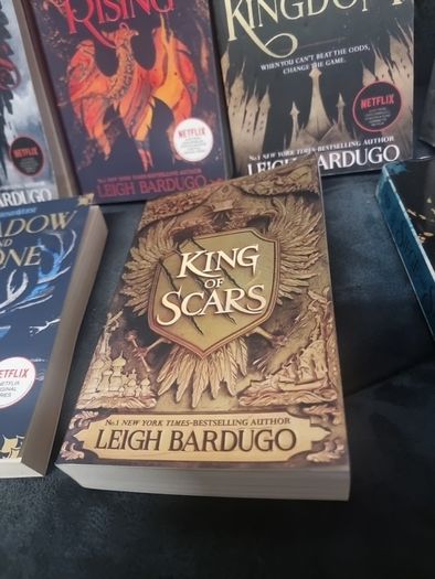 Seven Leigh Bardugo novels job lot.