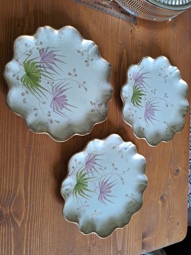 3 decorative serving plates lilac, green and gold