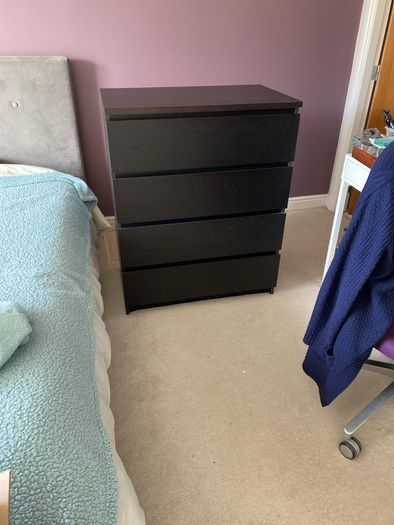 chest of drawers
